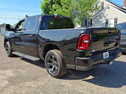 Diamond Black Crystal Pearlcoat 2026 RAM 1500 Express