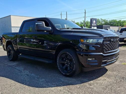 Diamond Black Crystal Pearlcoat 2026 RAM 1500 Express