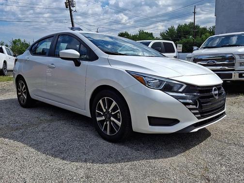 Aspen White Tricoat 2024 Nissan Versa 1.6 SV