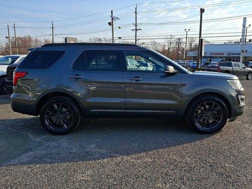 Magnetic 2017 Ford Explorer XLT
