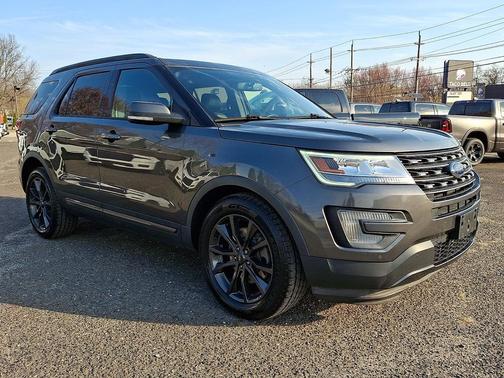 Magnetic 2017 Ford Explorer XLT