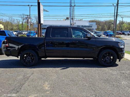 Diamond Black Crystal Pearlcoat 2024 RAM 1500 Laramie