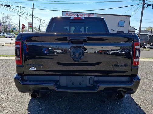 Diamond Black Crystal Pearlcoat 2024 RAM 1500 Laramie