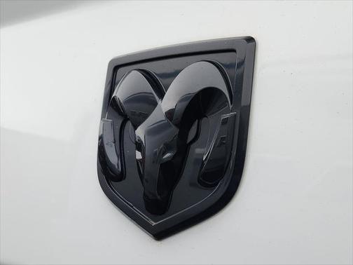 2019 RAM 1500 SLT