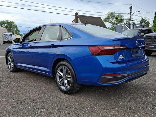 Rising Blue Metallic 2024 Volkswagen Jetta 1.5T SE