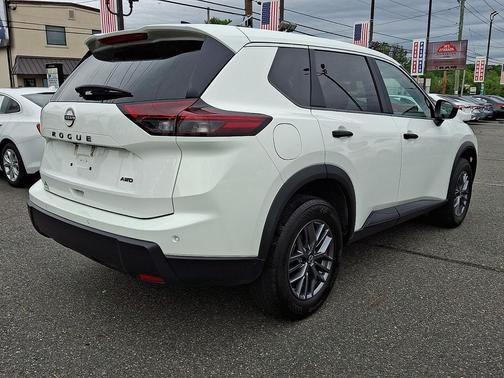Glacier White 2024 Nissan Rogue S