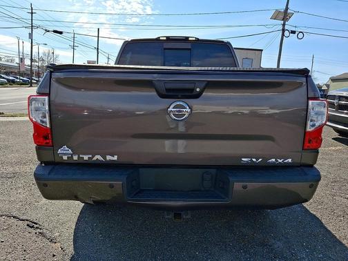 2017 Nissan Titan SV