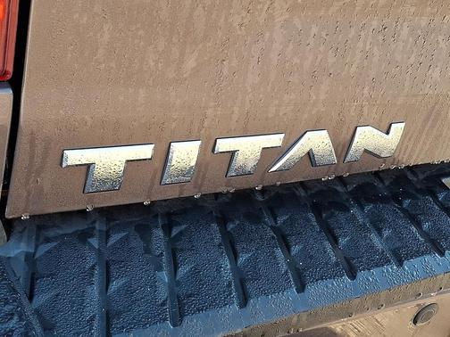 2017 Nissan Titan SV
