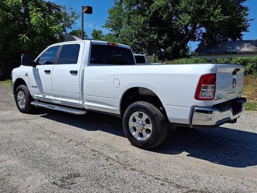 Bright White Clearcoat 2024 RAM 3500 Big Horn Crew Cab 4x4 8' Box