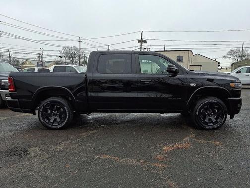Diamond Black Crystal Pearl-Coat Exterior Paint 2026 RAM 1500 Big Horn/Lone Star