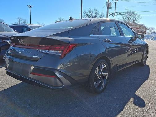 2024 Hyundai ELANTRA Limited