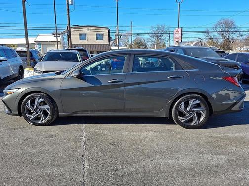 2024 Hyundai ELANTRA Limited