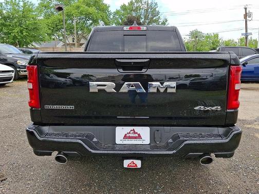 Diamond Black Crystal Pearlcoat 2026 RAM 1500 Big Horn/Lone Star