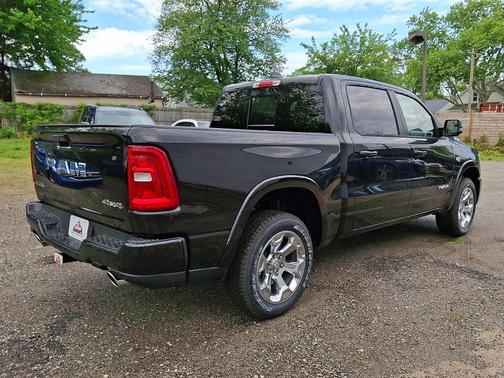 Diamond Black Crystal Pearlcoat 2026 RAM 1500 Big Horn/Lone Star