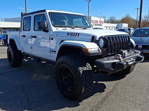 Bright White Clearcoat 2023 Jeep Gladiator Willys 4x4