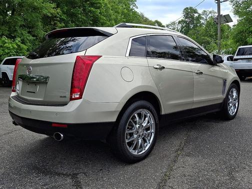 Silver Coast Metallic 2015 Cadillac SRX Performance Collection