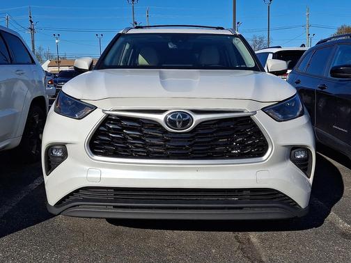 Wind Chill Pearl 2023 Toyota Highlander XLE