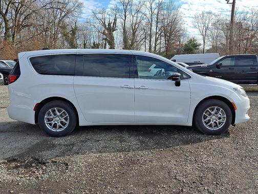 2026 Chrysler Voyager LX