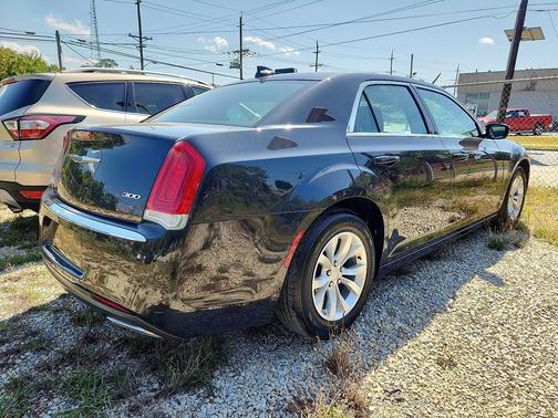 2018 Chrysler 300 Touring