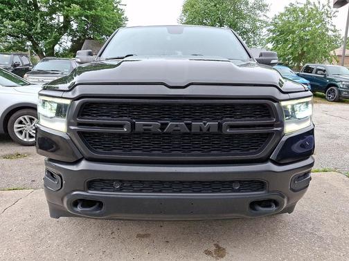 Diamond Black Crystal Pearlcoat 2022 RAM 1500 Big Horn/Lone Star