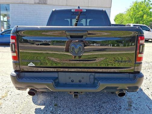 Diamond Black Crystal Pearlcoat 2022 RAM 1500 Big Horn/Lone Star