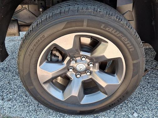 Diamond Black Crystal Pearlcoat 2022 RAM 1500 Big Horn/Lone Star