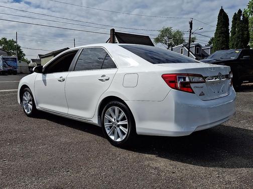 Super White - 040 2013 Toyota Camry XLE