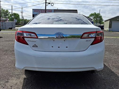 Super White - 040 2013 Toyota Camry XLE
