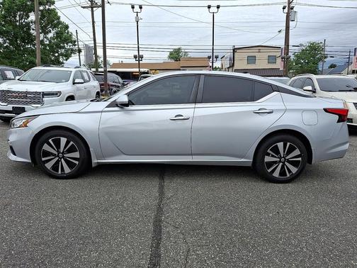 Brilliant Silver Metallic 2021 Nissan Altima 2.5 SV