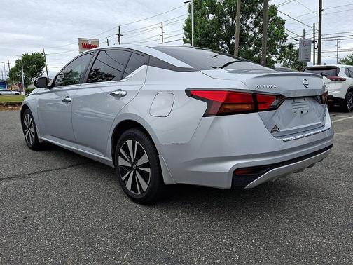 Brilliant Silver Metallic 2021 Nissan Altima 2.5 SV