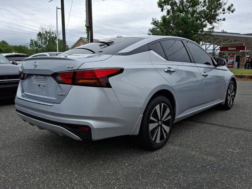 Brilliant Silver Metallic 2021 Nissan Altima 2.5 SV