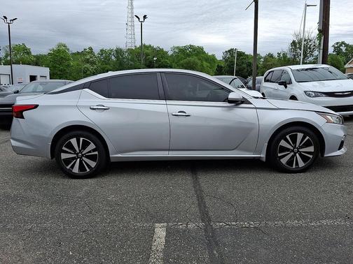 Brilliant Silver Metallic 2021 Nissan Altima 2.5 SV