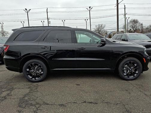 Diamond Black Clear-Coat Exterior Paint 2026 Dodge Durango GT Plus