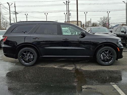 Diamond Black Clear-Coat Exterior Paint 2026 Dodge Durango GT AWD HEMI V8