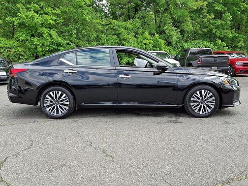 Super Black Clearcoat 2024 Nissan Altima 2.5 SV