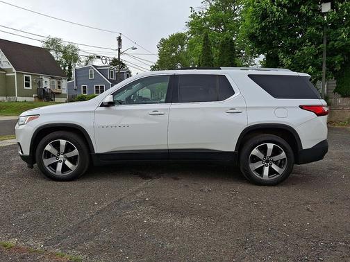 Iridescent Pearl Tricoat 2018 Chevrolet Traverse LT Leather
