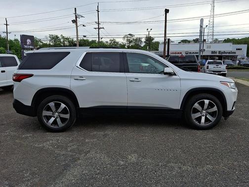 Iridescent Pearl Tricoat 2018 Chevrolet Traverse LT Leather