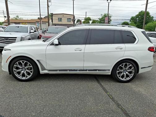 Alpine White 2025 BMW X7 xDrive40i