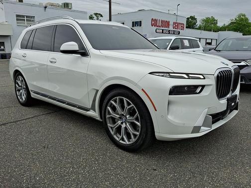 Alpine White 2025 BMW X7 xDrive40i