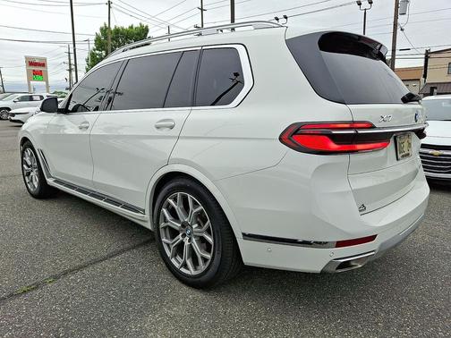 Alpine White 2025 BMW X7 xDrive40i