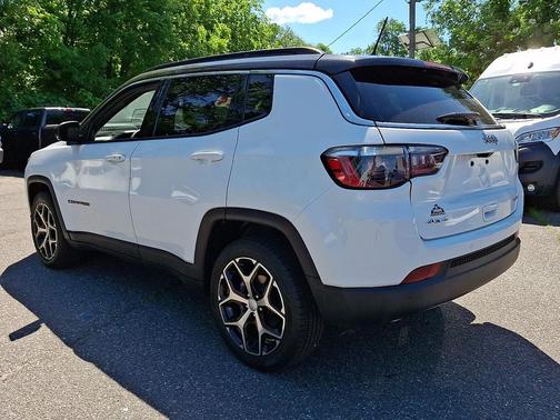 Bright White Clearcoat 2024 Jeep Compass Limited