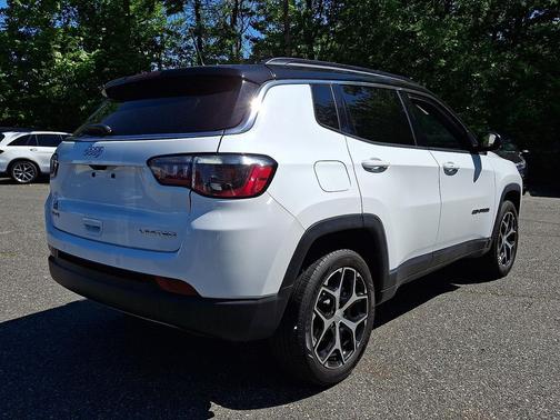 Bright White Clearcoat 2024 Jeep Compass Limited