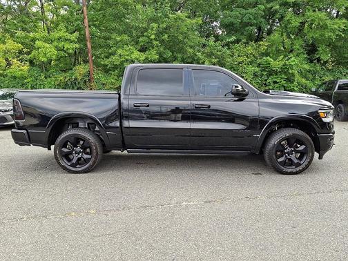Diamond Black Crystal Pearlcoat 2021 RAM 1500 Laramie