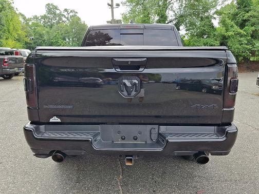 Diamond Black Crystal Pearlcoat 2021 RAM 1500 Laramie