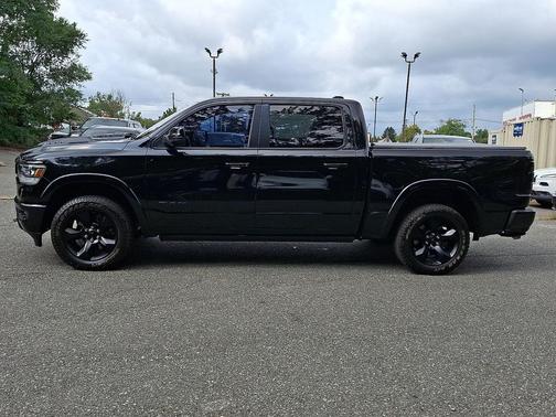 Diamond Black Crystal Pearlcoat 2021 RAM 1500 Laramie