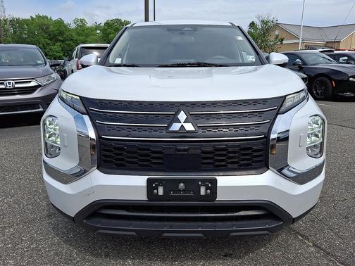 White Diamond 2022 Mitsubishi Outlander ES S-AWC