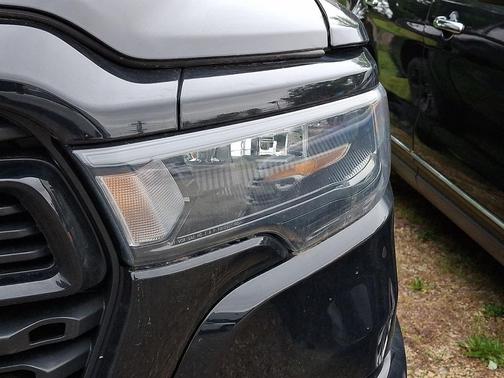 Diamond Black Crystal Pearlcoat 2025 RAM 1500 Big Horn/Lone Star