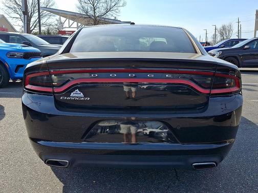 Pitch Black Clearcoat 2016 Dodge Charger SE