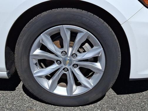 Summit White 2023 Chevrolet Malibu FWD 1LT