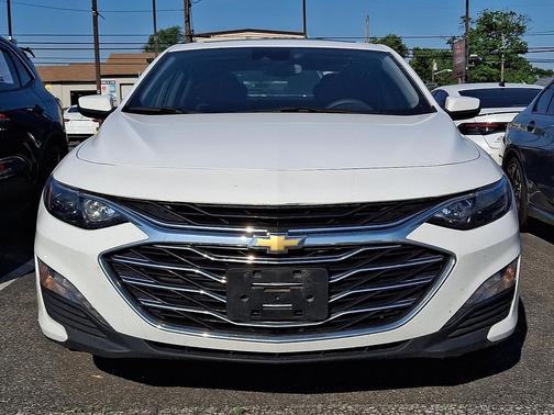 Summit White 2023 Chevrolet Malibu FWD 1LT